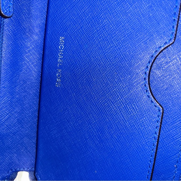 Michael Kors Blue Jet Set Large Pebbled Leather Smartphone Wallet - Picture 8 of 10